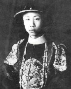 爱新觉罗溥仪简介-宣统皇帝中国历史上最后一位